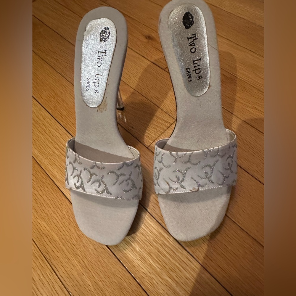 NWT high heel silver heels with sparkle - Picture 1 of 4
